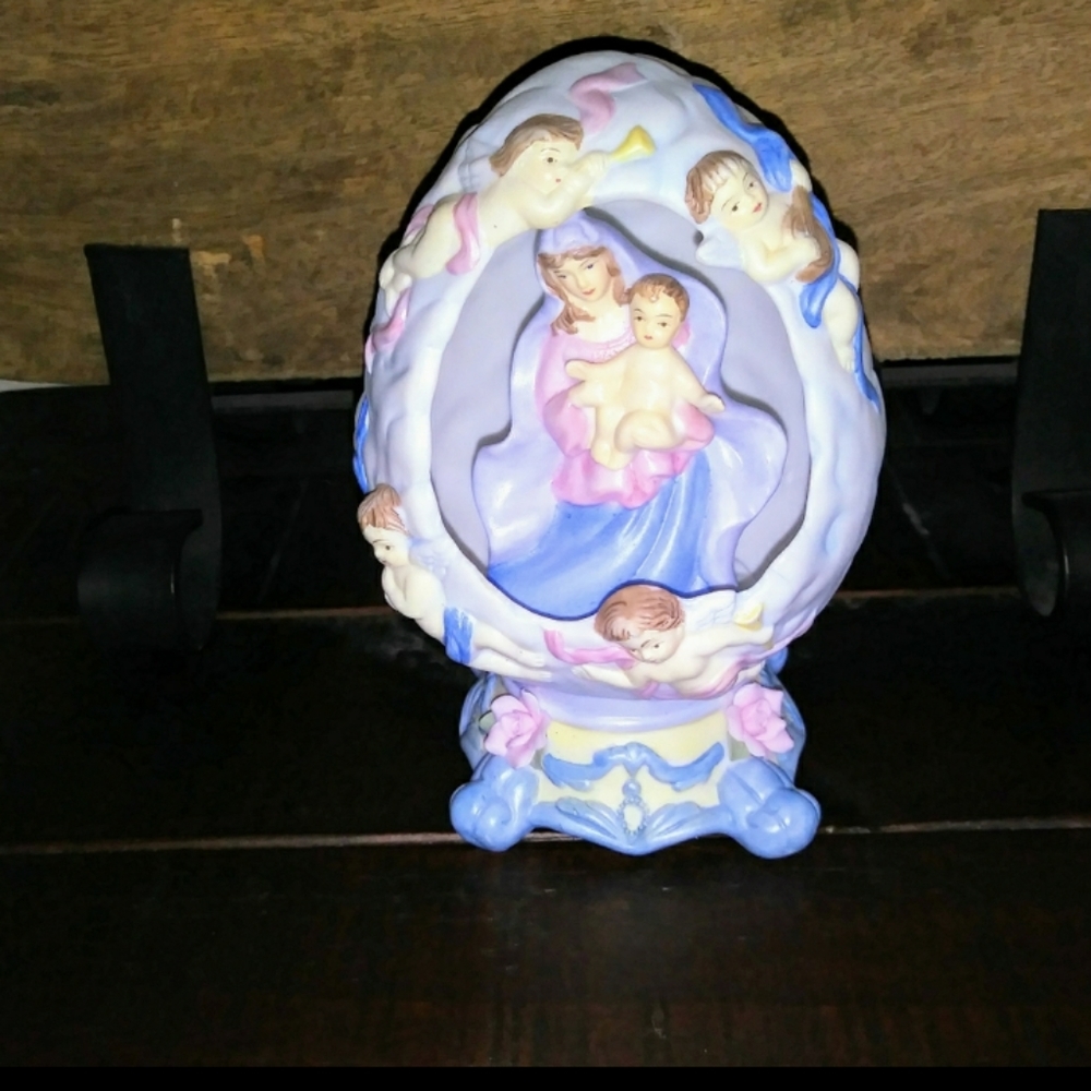 Vintage ceramic lighted egg